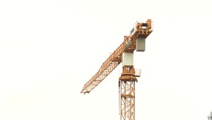 Nikto z kolegov si nevšimol, že žeriavnik po nevoľnosti zo stroja nevystúpil a noc strávil v kabíne. Na druhý deň zomrel