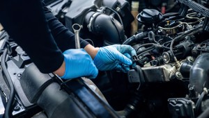 Tri firemné autá stále v servise. Zákon o spotrebiteľoch však podnikateľovi nepomôže