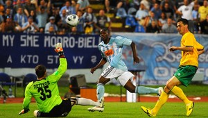 Šebo naučil Guédého hymnu. Verí, že ju nepokašle...