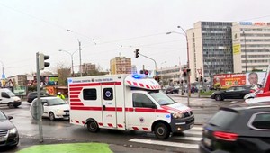 Na priechode zrazilo auto chlapca (15). Zisťujú, kto išiel na červenú