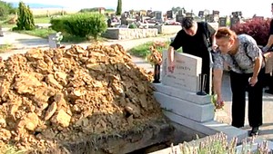 Nafúknuté telo zosnulého. Žiaľ vystriedal hnev