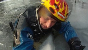 VIDEO: Hasiči zachraňovali muža, pod ktorým sa prepadol ľad