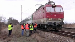 Ukrutná smrť Petra (†26). Pred rýchlikom si dal hlavu na koľaj!