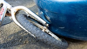 Na cestách umierali chodci aj cyklisti