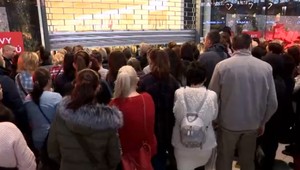 Obchody sa po sviatkoch otvorili, mnohé so zľavami. Povianočný nákupný ošiaľ stúpa