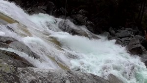 Neriskujte pri vodopádoch. Tatry sú v tomto období zradné