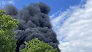 Obrovský požiar skládky: Hasiči vyhlásili tretí stupeň poplachu, dvaja z nich skončili v nemocnici