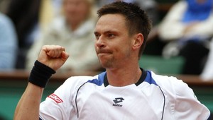 Obhajca Federer skončil vo štvrťfinále na rakete Söderlinga