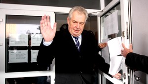 České voľby inak. Ako Miloš Zeman perlil...