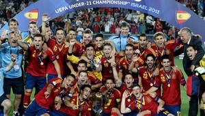 Mladí Španieli obhájili titul na EURO i vďaka hetriku Thiaga Alcántara