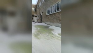 Obyvateľov vystrašil zelený sneh. Po kontakte s ním mali zdravotné problémy