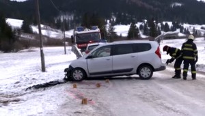 Vážna dopravná nehoda na Orave. Päť ľudí utrpelo zranenia, z toho 3 deti