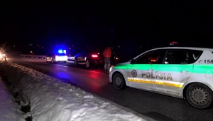 Kukláči zasahovali vo fitnescentre. Ľudia museli docvičiť a priestory opustiť