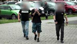 Týraná žena si prešla peklom na zemi, no muž ju stále kontaktuje. Dôvodom je ich dcéra