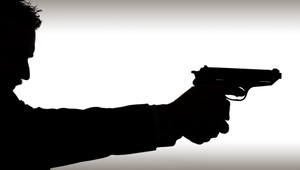 Nešťastie na stretnutí vzduchovkárov. Odrazená strela zasiahla okoloidúcu