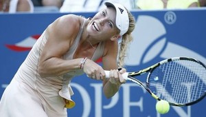 Keď sa vrkoč zapletie do rakety. Wozniacka si skoro odtrhla hlavu