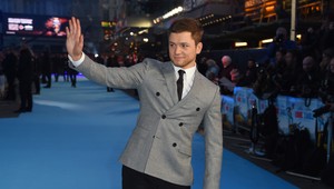 Len 32-ročný hviezdny herec skolaboval priamo na javisku! Pomáhal lekár z publika!