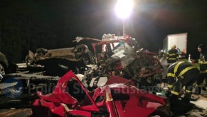 Vodič odťahovej služby narazil na diaľnici do kamióna