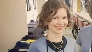 Vyzerá ako malá školáčka, však? Určite by ste nečakali, koľko má táto žena rokov!