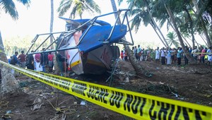 Prevrátenie výletnej lode: O život prišlo vyše 20 ľudí