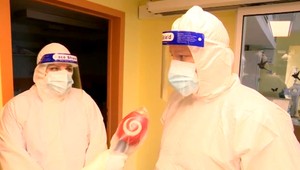 Lekárka z prvej línie: Niektorí ľudia v ťažkom stave sa s nami hádajú, že rúško je hlúposť a opatrenia zbytočné