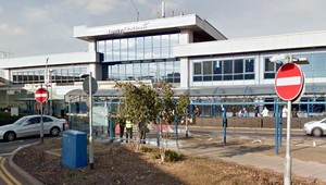 V Londýne na letisku museli evakuovať cestujúcich