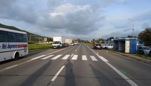 Zrážka auta s chodcom: Muž utrpel vážne zranenia