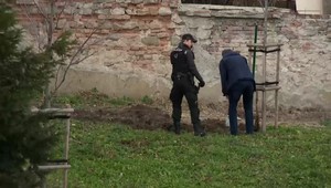 Ľudské kosti v areáli školy: Čo sa skrýva pod chodníkmi Bratislavy?