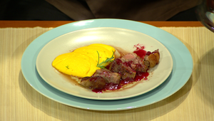 Kačacie prsia s brusnicovou omáčkou a zeleninovým pyré