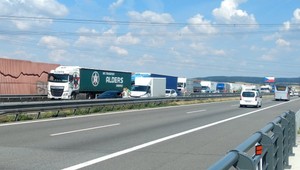 Dve hromadné nehody v rozmedzí pár hodín. Zasahoval aj záchranársky vrtuľník