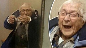 Babičku (99) zatkli. Narodeniny oslávila v policajnej cele