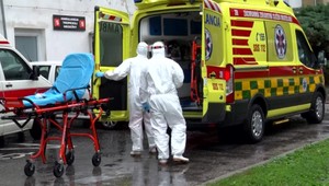 Do Nitry priviezli už druhý mraziarenský box pre zosnulých. Testovať začali aj okolité mestá