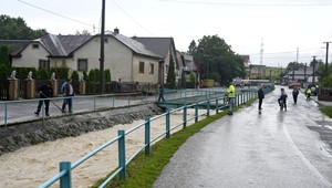 Meteorológovia vydali výstrahy: V týchto okresoch hrozia povodne a požiare