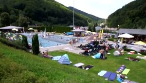 Kúpalisková sezóna prináša nástrahy aj pre deti. Dievča (7) leží v umelom spánku v nemocnici