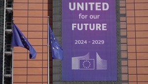 Von der Leyenová po obvineniach zo špionáže nesuspenduje maďarského komisára