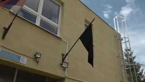 Pätnásťročný chlapec sa po párty už nezobudil. Kamaráti jeho mŕtve telo fotili na sociálne siete