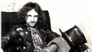 Hendrixov bubenník Mitch Mitchell zomrel včera v hotelovej izbe