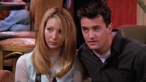 Ako prvá sa ozvala seriálová Phoebe! Naznačila aj PRÍČINU skonu Matthewa Perryho!