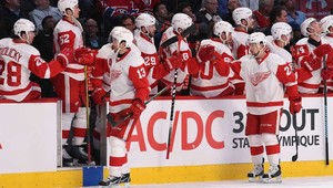 Tatar pomohol Detroitu do play-off. Los Angeles neobhája titul!