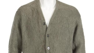 Státisíce za tento špinavý a vyťahaný sveter?! Nosila ho táto hviezda!