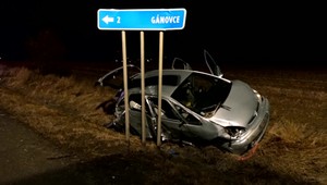 Nezabudnuteľný Valentín mladej dvojice. 19-ročná vodička nezvládla riadenie a s autom zišla do priekopy