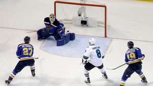 Hladký triumf San Jose v St. Louis, shutout Jonesa