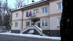 Desať obecných poslancov vo Varíne čelí obvineniu. Nehlasovali za zmenu názvu Ulice Jozefa Tisa