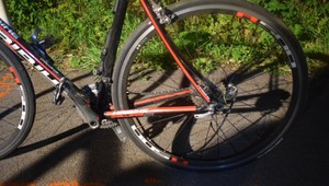 Pri tragickej nehode zomrel cyklista. Narazil do zábrany