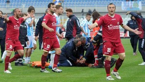 Štadión v Livorne smútočným miestom na počesť Morosiniho (†25)