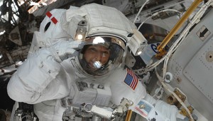 Astronauti z raketoplánu Atlantis začali svoj posledný výstup