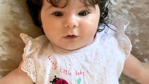 Dieťa alebo porcelánová bábika? TOTO dievčatko by ste na ulici neprehliadli