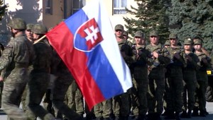 Desiatky žien a mužov absolvovalo vojenskú prípravu. Navštívil ich aj minister Gajdoš