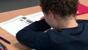 O používaní mobilných telefónov budú rozhodovať jednotlivé školy