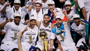 V San Antoniu oslavujú piaty titul, Leonard MVP